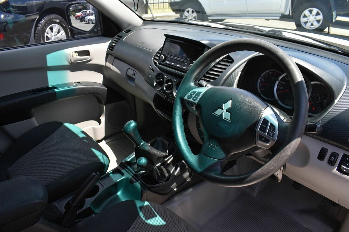 2015 Mitsubishi Triton GLX MN 4X4