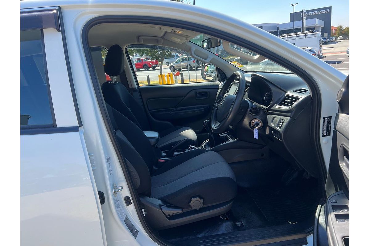 2019 Mitsubishi Triton GLX MR 4X4