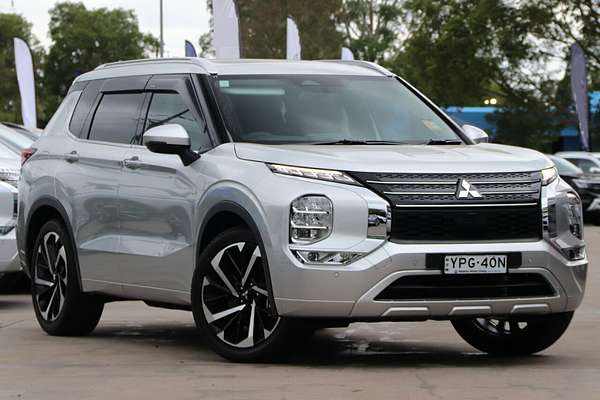 2024 Mitsubishi Outlander Exceed ZM