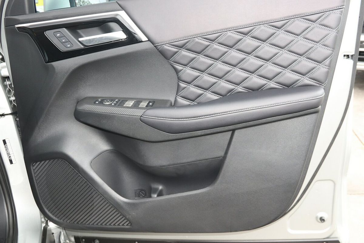 2024 Mitsubishi Outlander Exceed ZM