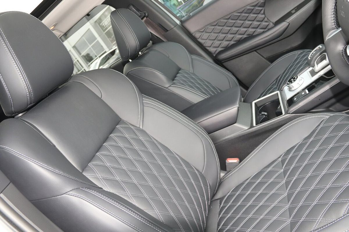 2024 Mitsubishi Outlander Exceed ZM