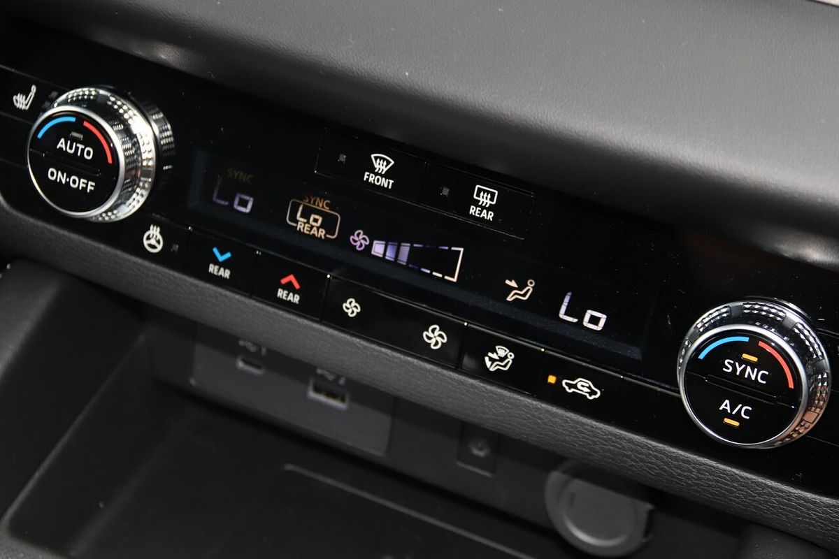 2024 Mitsubishi Outlander Exceed ZM
