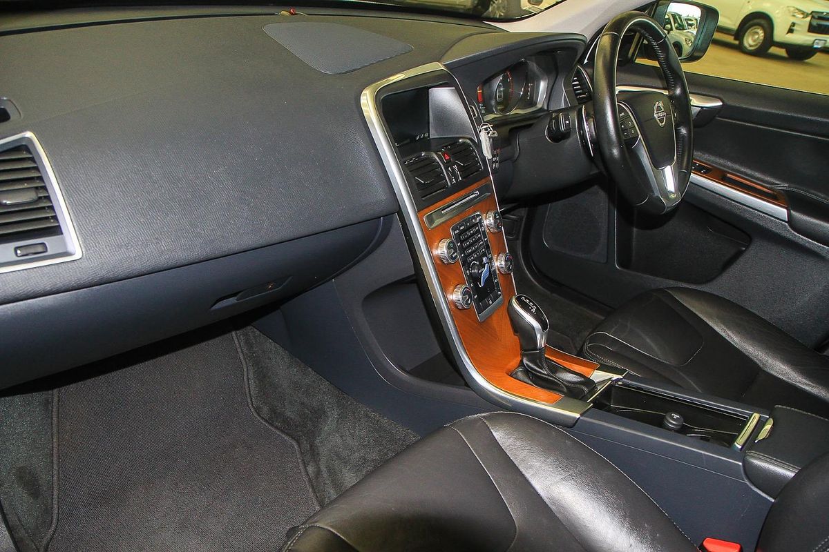 2016 Volvo XC60 T5 Luxury