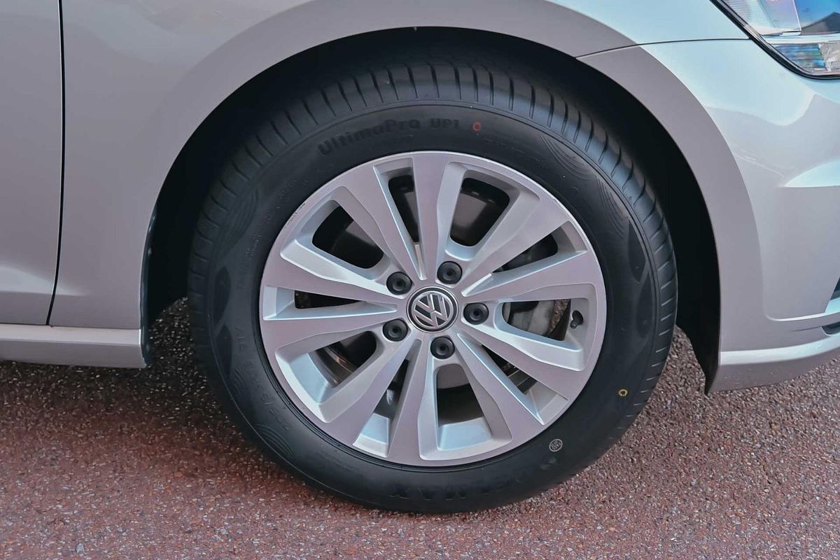 2017 Volkswagen Golf 92TSI Trendline 7