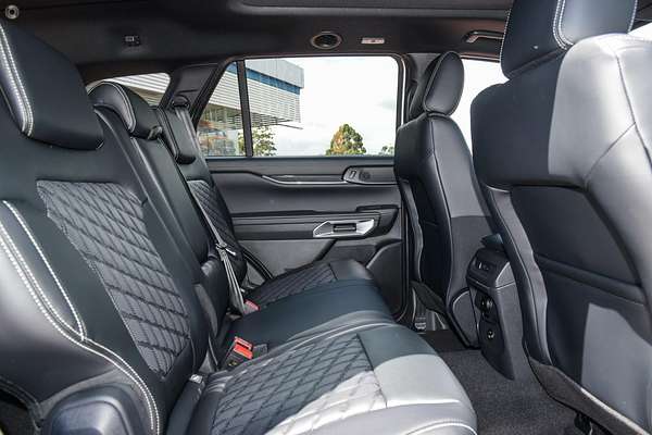 2025 Ford Everest Platinum