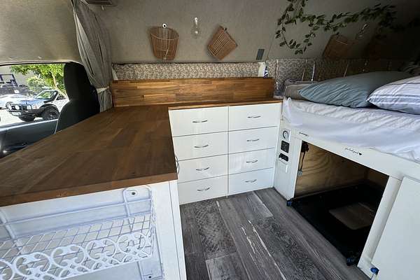 2018 Toyota HiAce Commuter KDH223R MY16