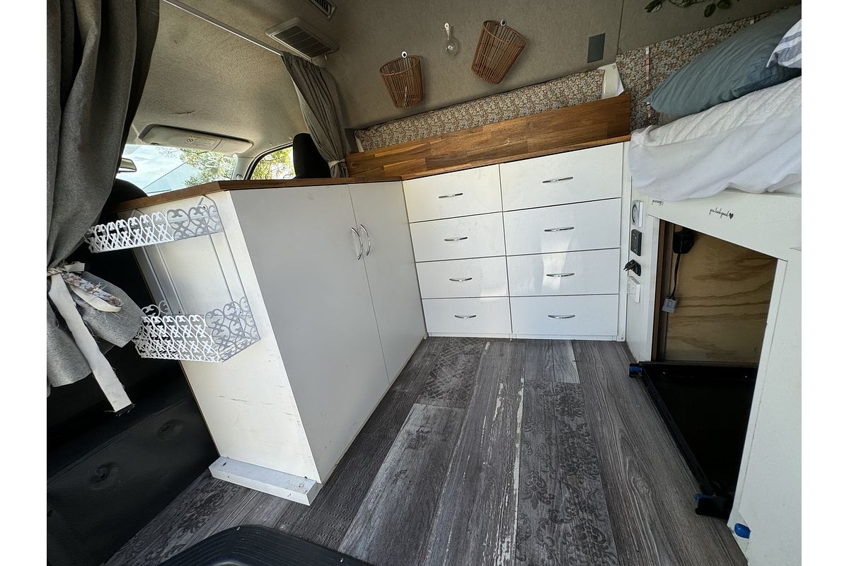 2018 Toyota HiAce Commuter KDH223R MY16