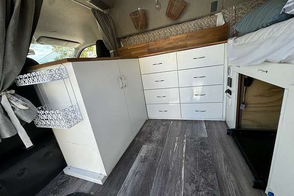 2018 Toyota HiAce Commuter KDH223R MY16