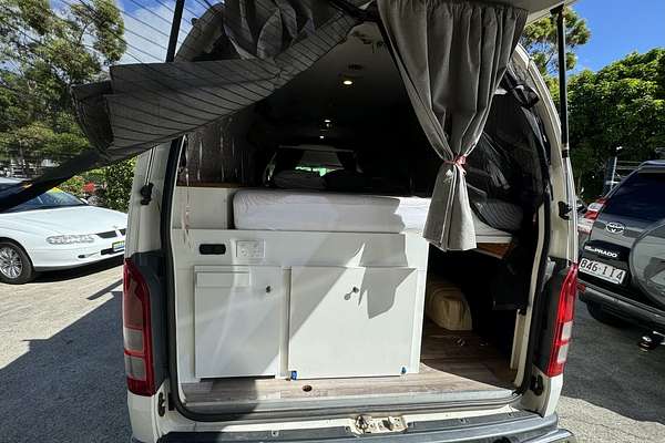 2018 Toyota HiAce Commuter KDH223R MY16