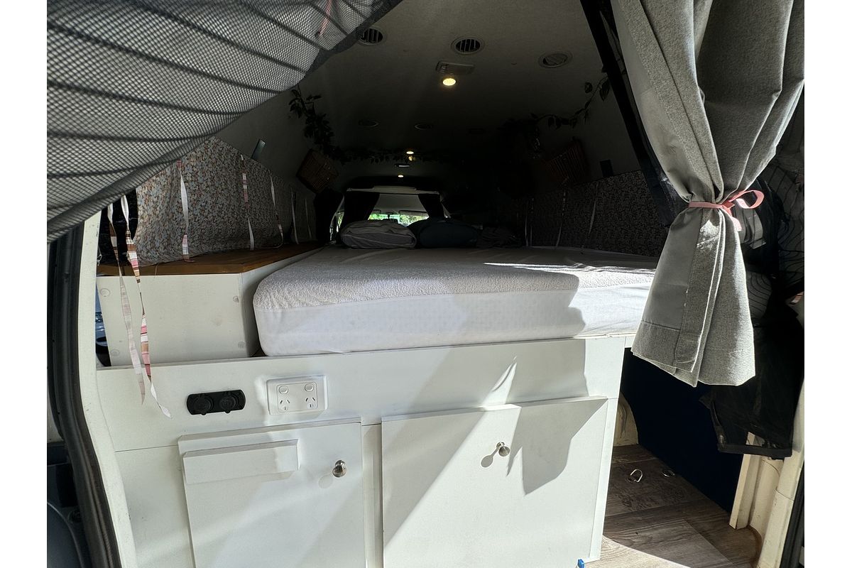 2018 Toyota HiAce Commuter KDH223R MY16