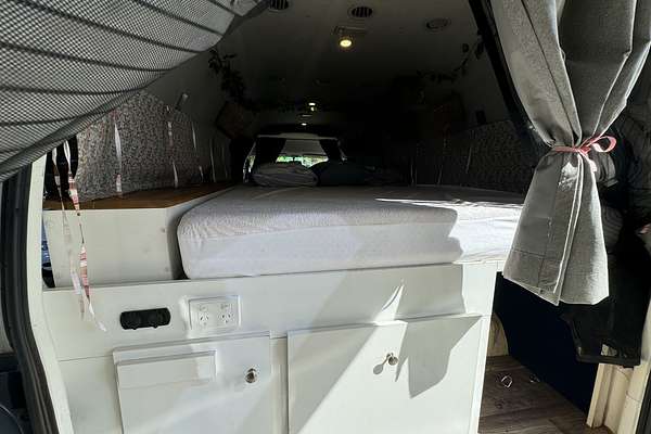 2018 Toyota HiAce Commuter KDH223R MY16