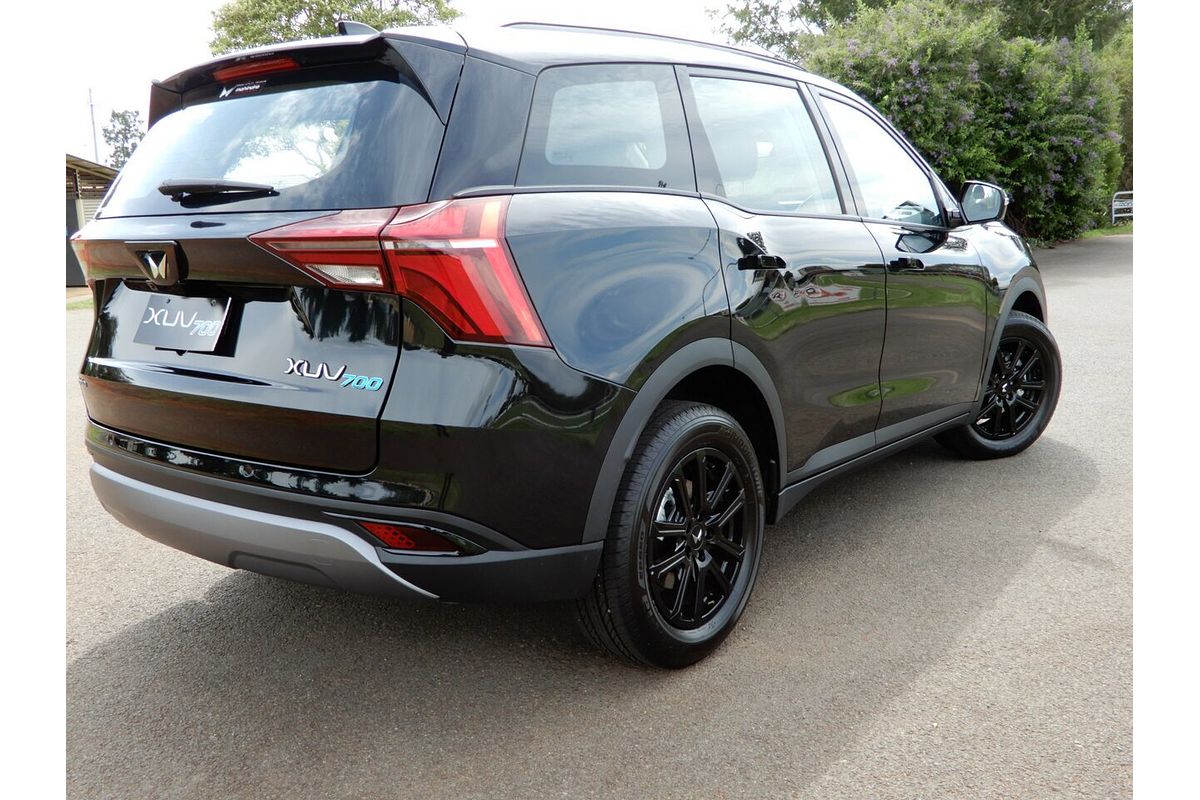 2024 Mahindra XUV700 Black Edition MY25