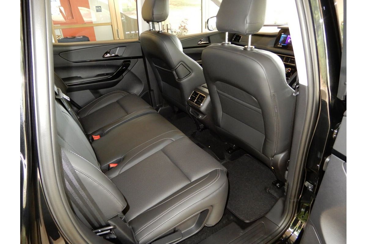 2024 Mahindra XUV700 Black Edition MY25