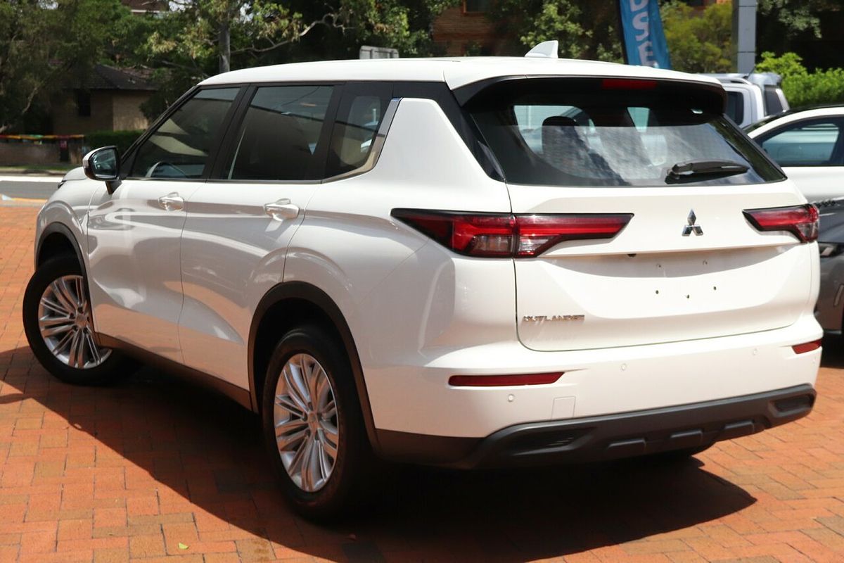 2023 Mitsubishi Outlander ES ZM