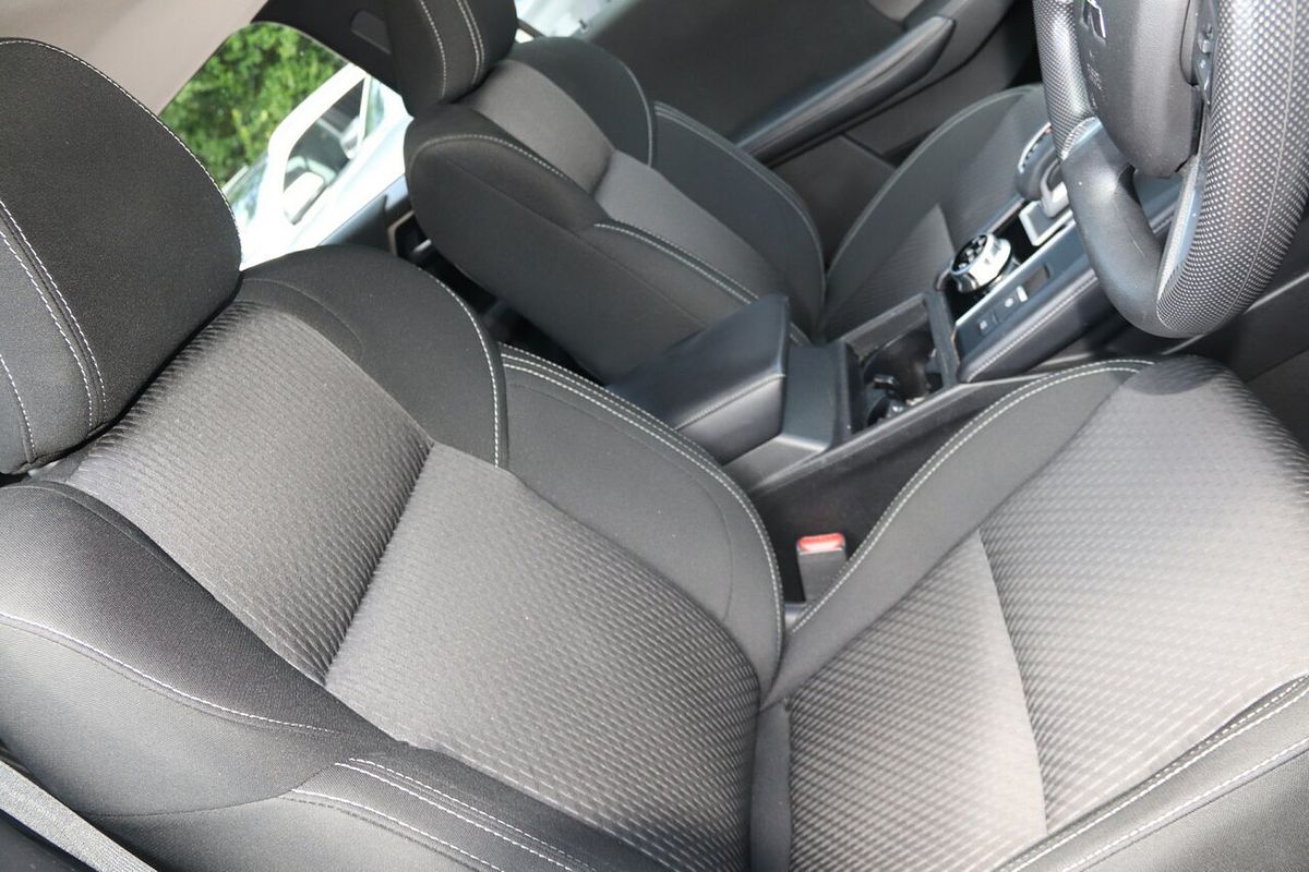 2023 Mitsubishi Outlander ES ZM