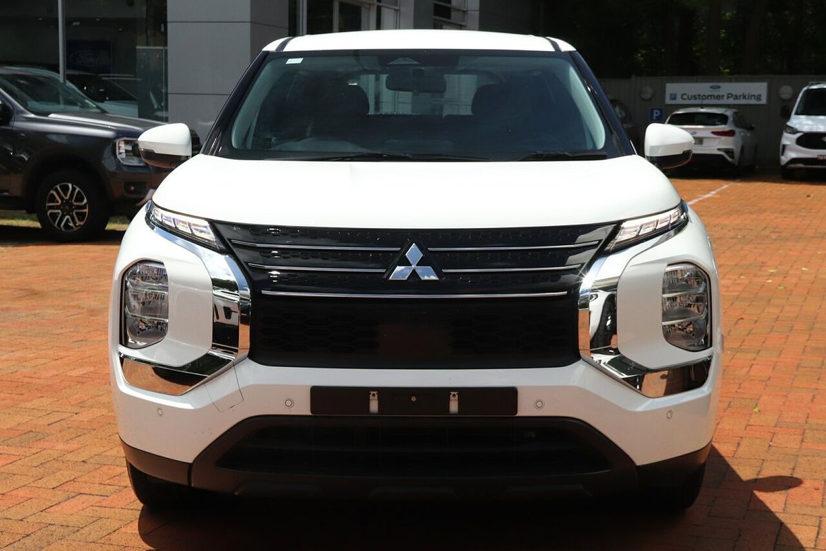 2023 Mitsubishi Outlander ES ZM