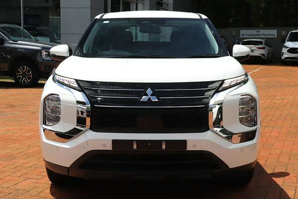 2023 Mitsubishi Outlander ES ZM