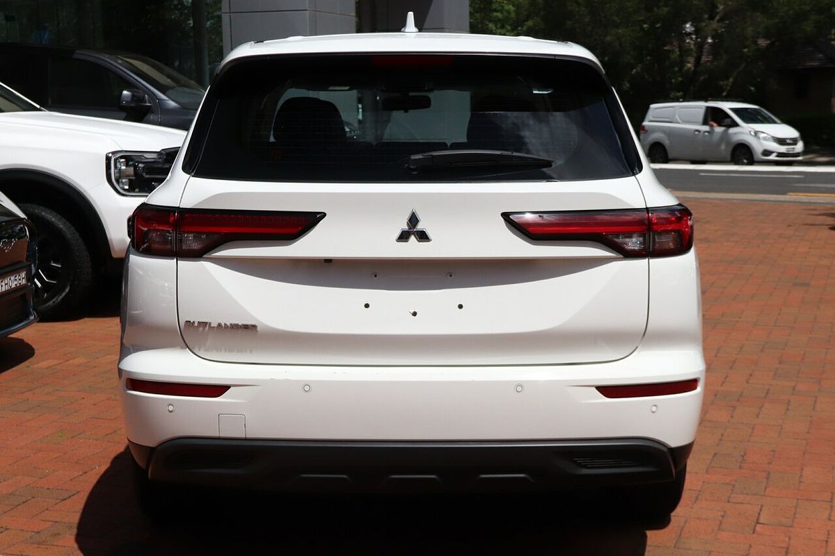 2023 Mitsubishi Outlander ES ZM