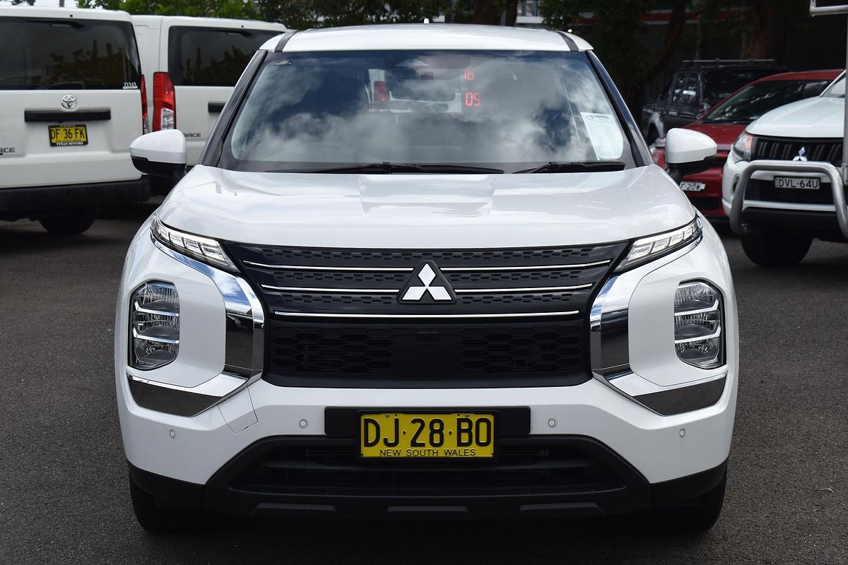 2023 Mitsubishi Outlander ES ZM