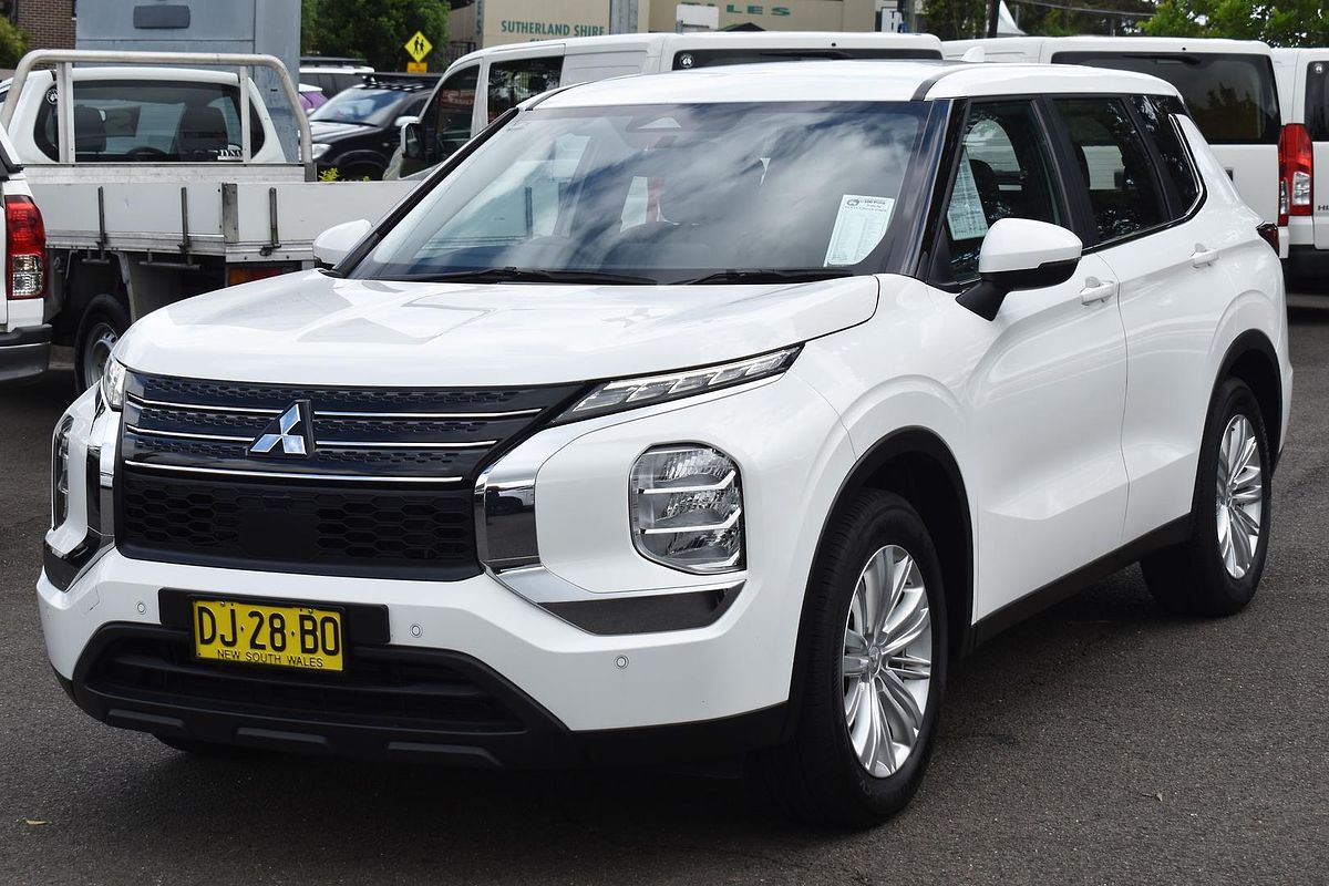 2023 Mitsubishi Outlander ES ZM