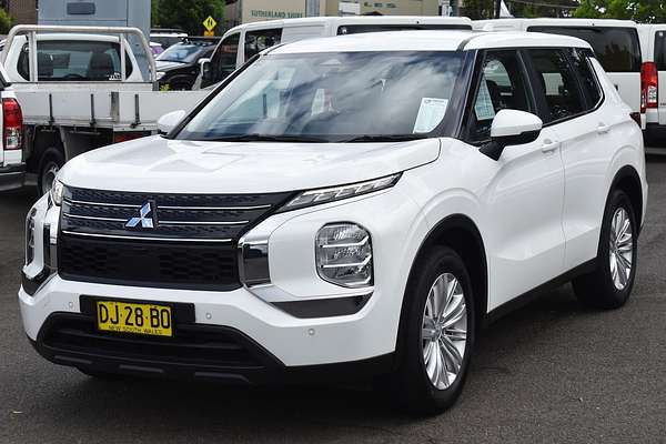 2023 Mitsubishi Outlander ES ZM