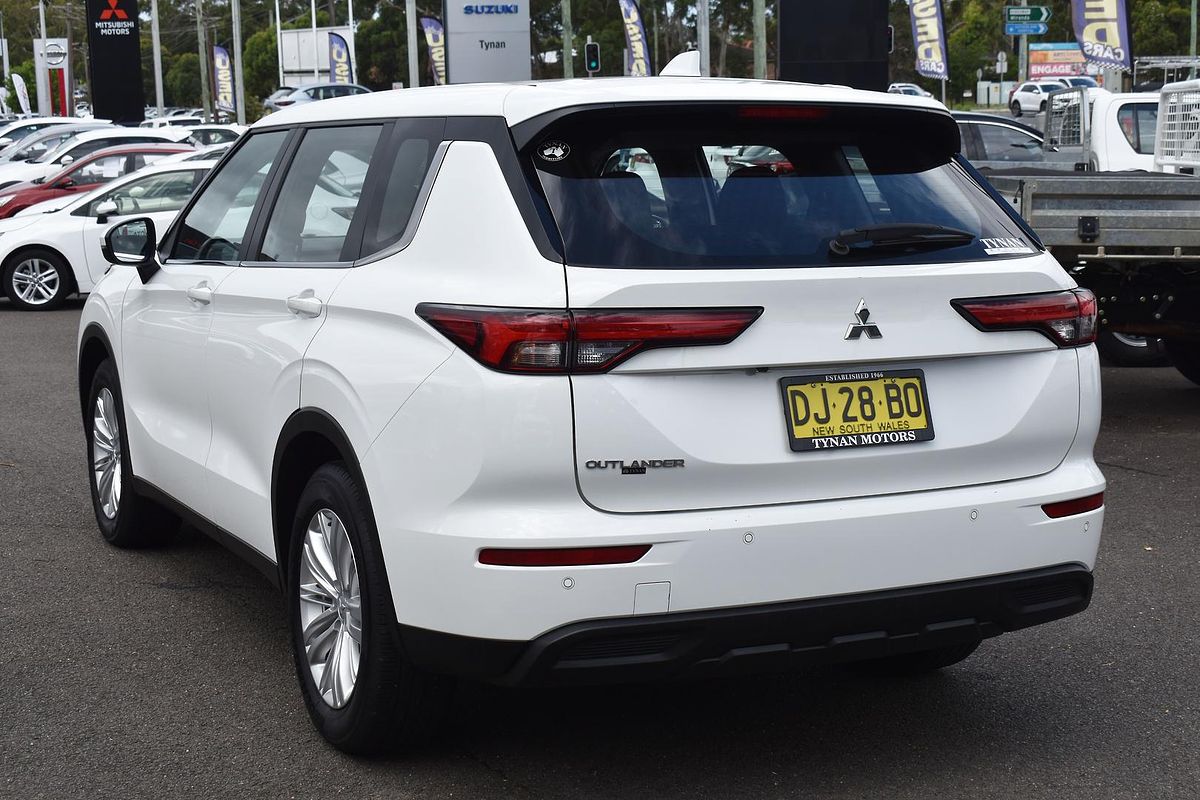 2023 Mitsubishi Outlander ES ZM