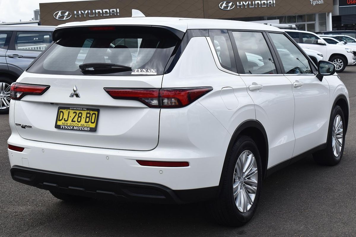 2023 Mitsubishi Outlander ES ZM