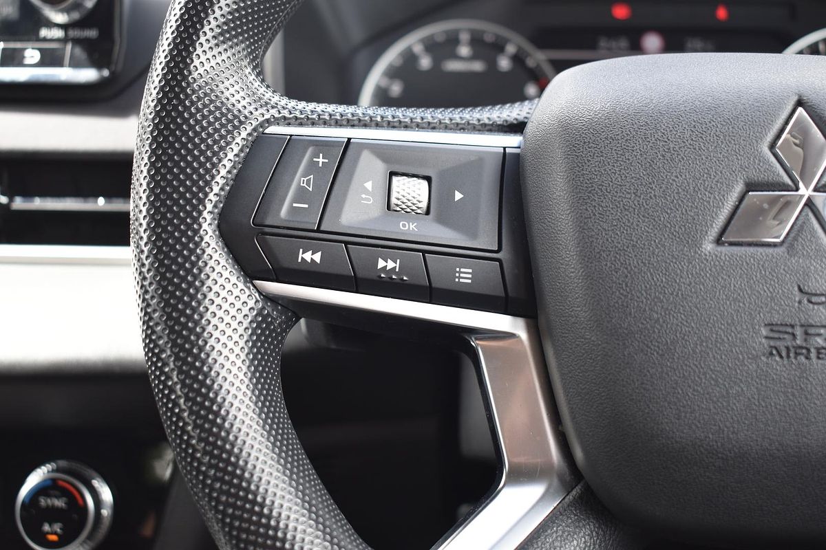 2023 Mitsubishi Outlander ES ZM