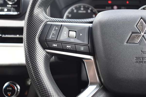 2023 Mitsubishi Outlander ES ZM