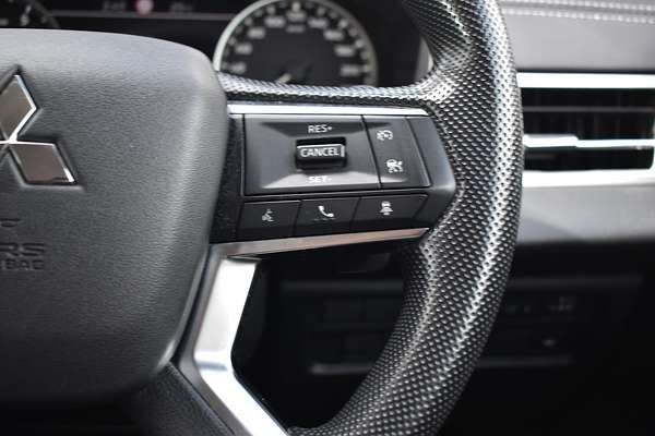 2023 Mitsubishi Outlander ES ZM