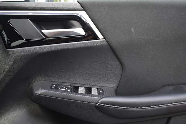 2023 Mitsubishi Outlander ES ZM