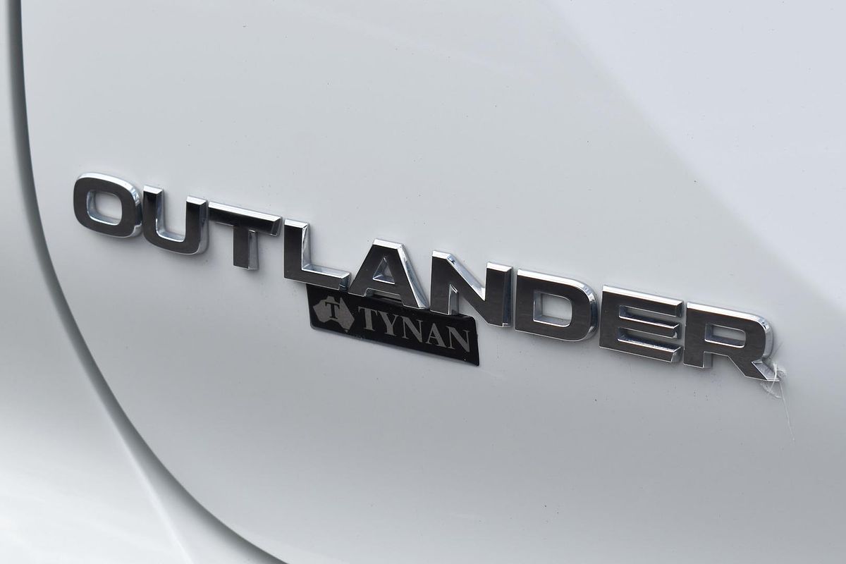2023 Mitsubishi Outlander ES ZM