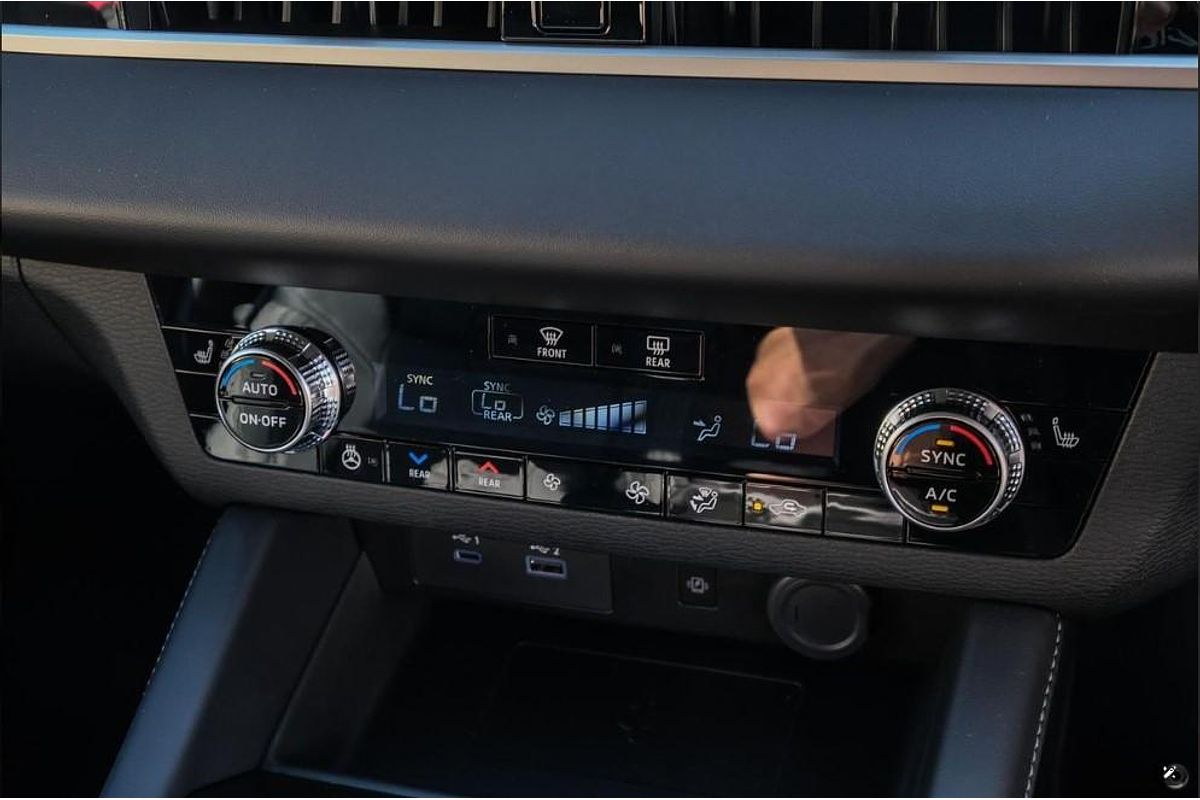 2024 Mitsubishi Outlander PHEV GSR ZM