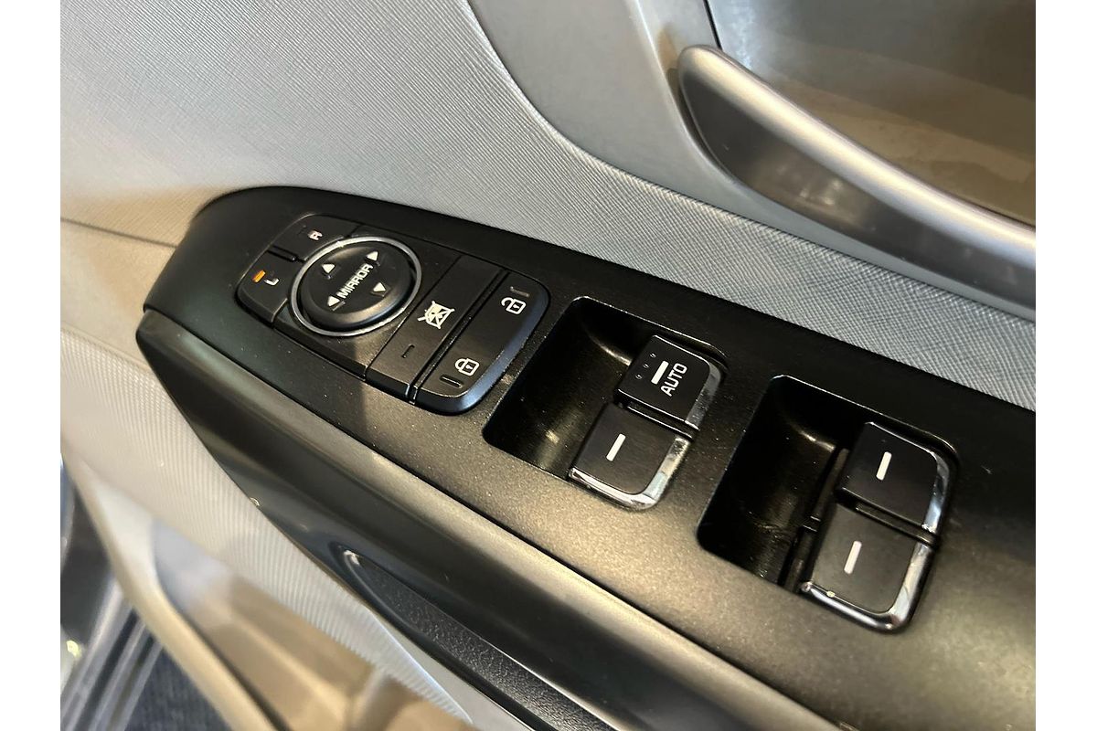 2017 Kia Carnival S YP