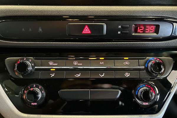2017 Kia Carnival S YP