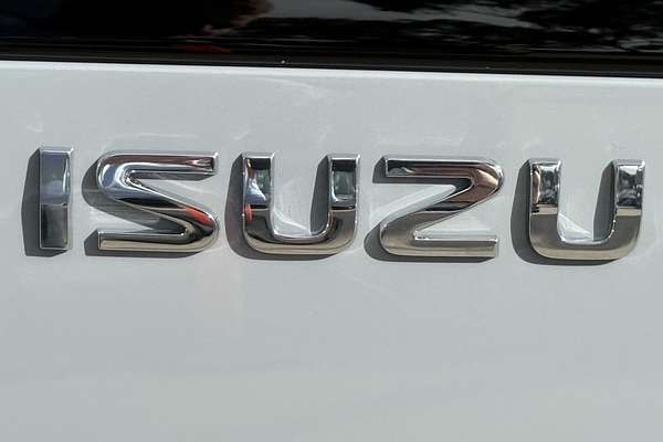 2025 Isuzu MU-X X-TERRAIN