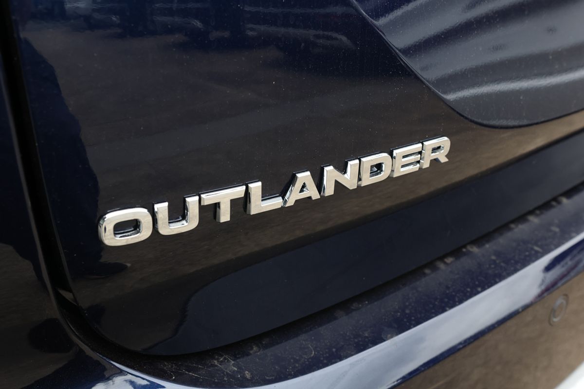 2024 Mitsubishi Outlander Exceed ZM