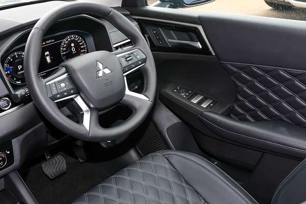 2024 Mitsubishi Outlander Exceed ZM
