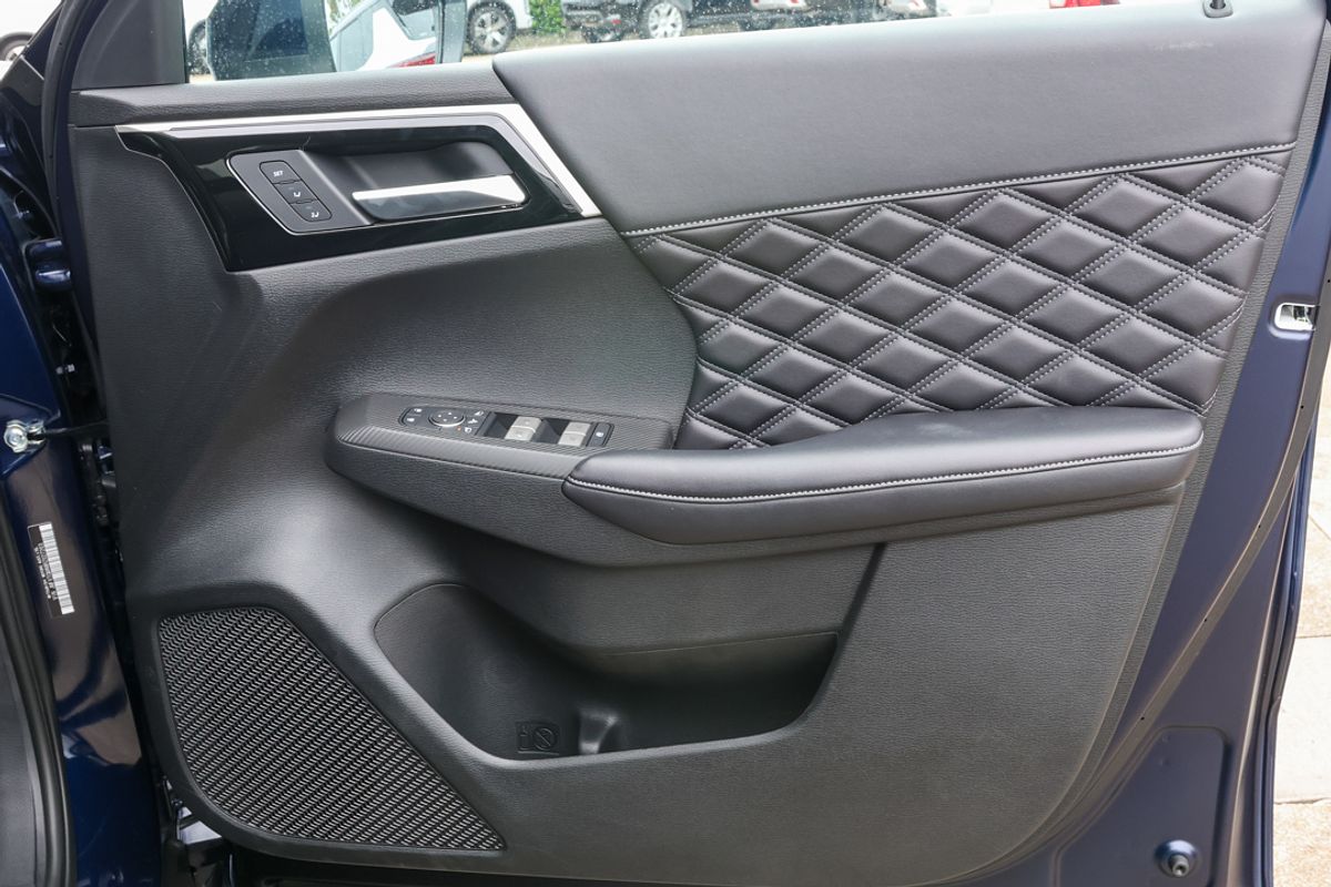 2024 Mitsubishi Outlander Exceed ZM