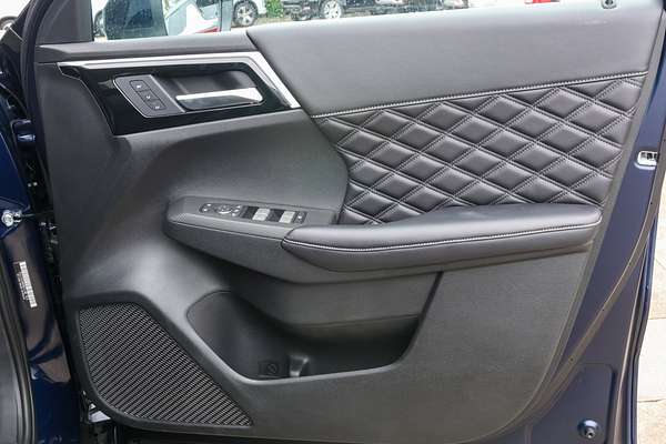 2024 Mitsubishi Outlander Exceed ZM