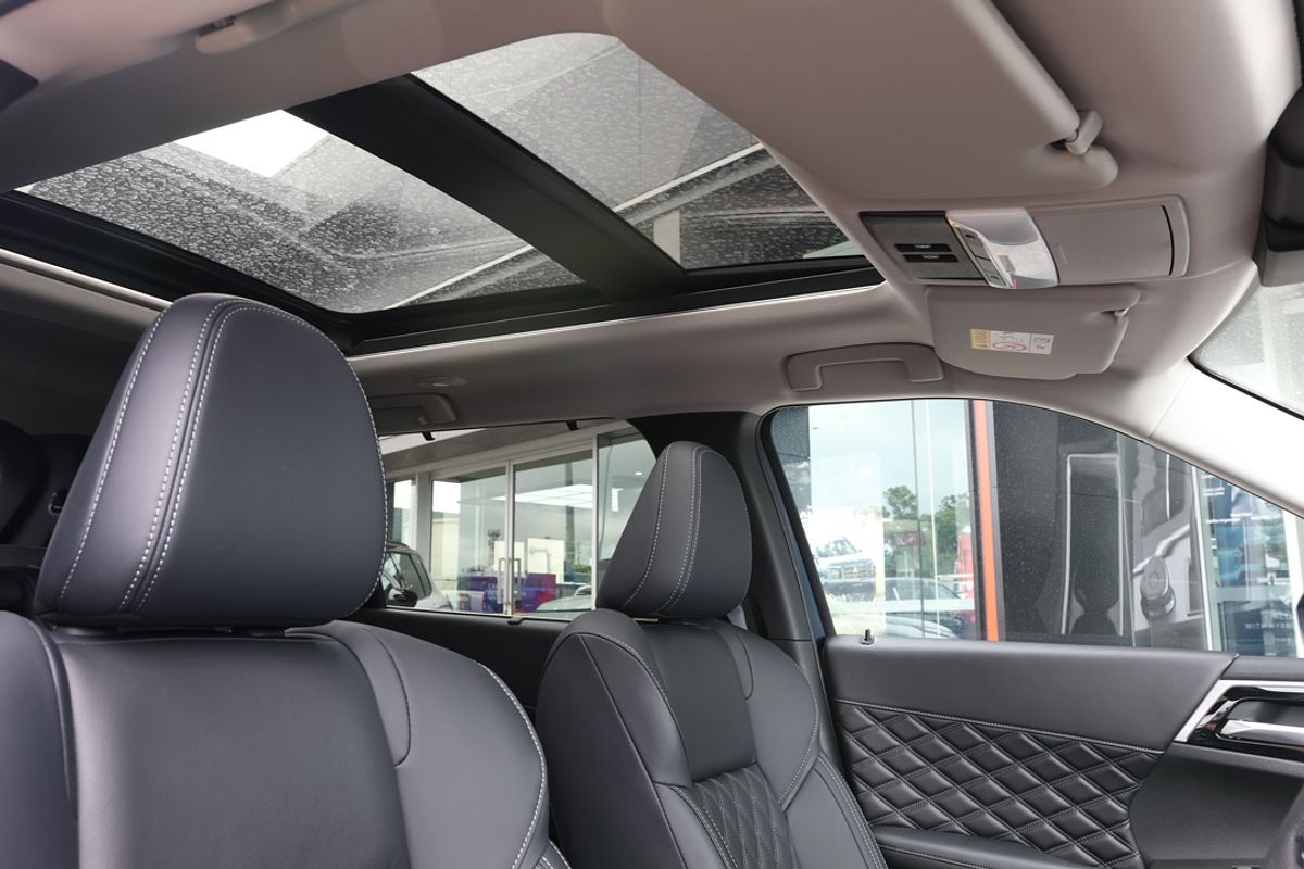 2024 Mitsubishi Outlander Exceed ZM
