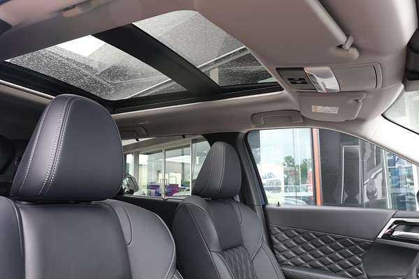 2024 Mitsubishi Outlander Exceed ZM