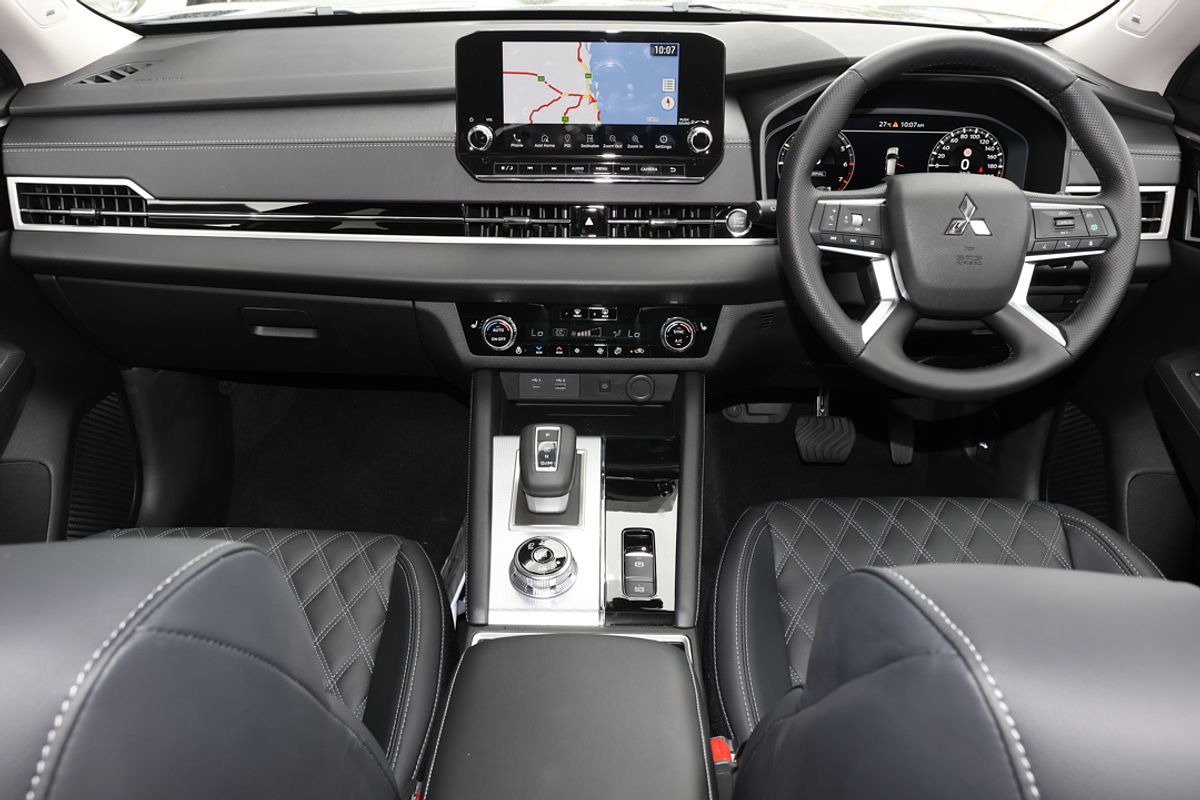 2024 Mitsubishi Outlander Exceed ZM