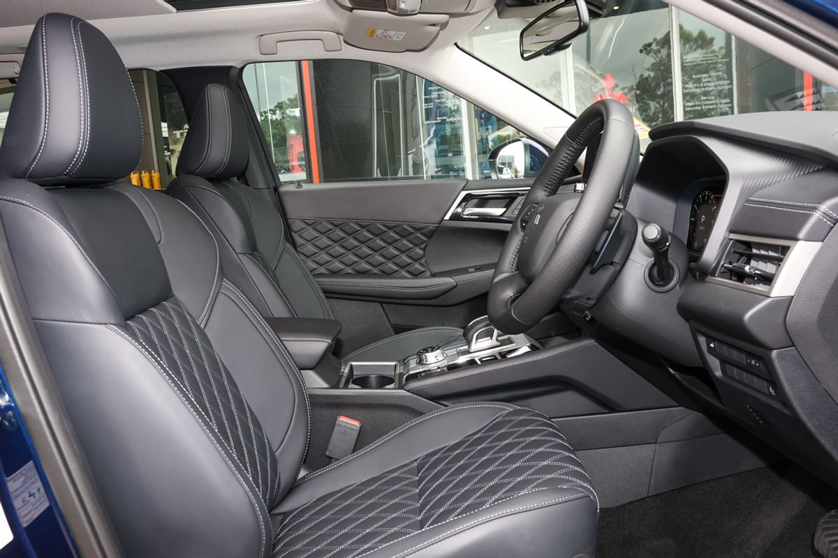 2024 Mitsubishi Outlander Exceed ZM