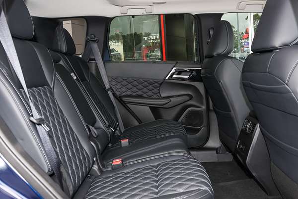 2024 Mitsubishi Outlander Exceed ZM