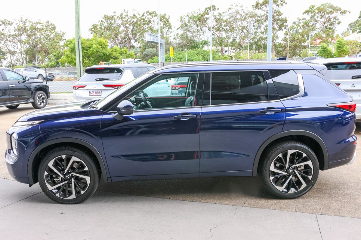2024 Mitsubishi Outlander Exceed ZM