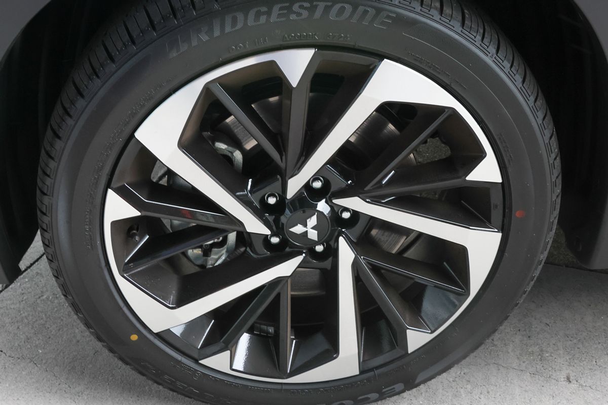 2024 Mitsubishi Outlander Exceed ZM
