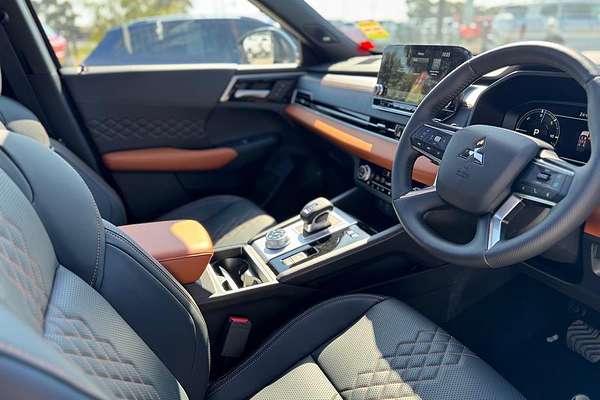 2024 Mitsubishi Outlander PHEV Exceed Tourer ZM