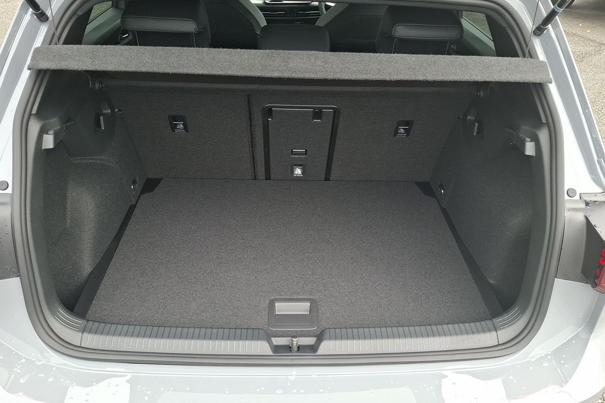 2025 Volkswagen Golf 110TSI R-Line 8.5