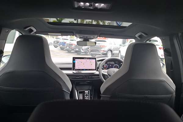 2025 Volkswagen Golf 110TSI R-Line 8.5